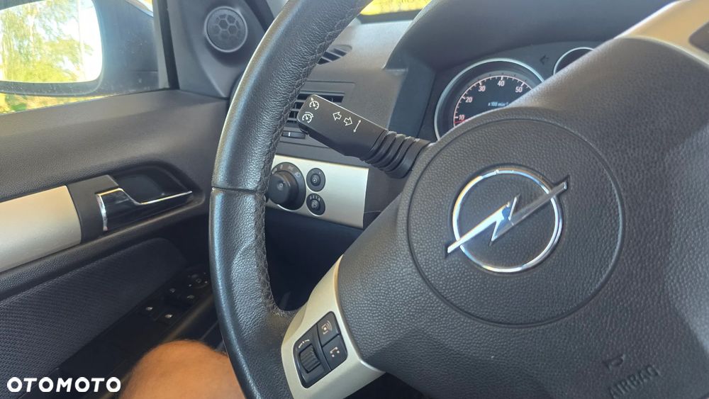 Opel Astra 1.4 150 Jahre - 38