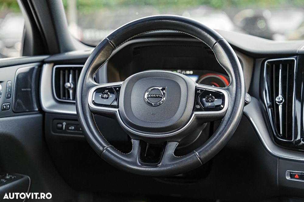 Volvo XC 60 T6 AWD Recharge Geartronic RDesign - 29