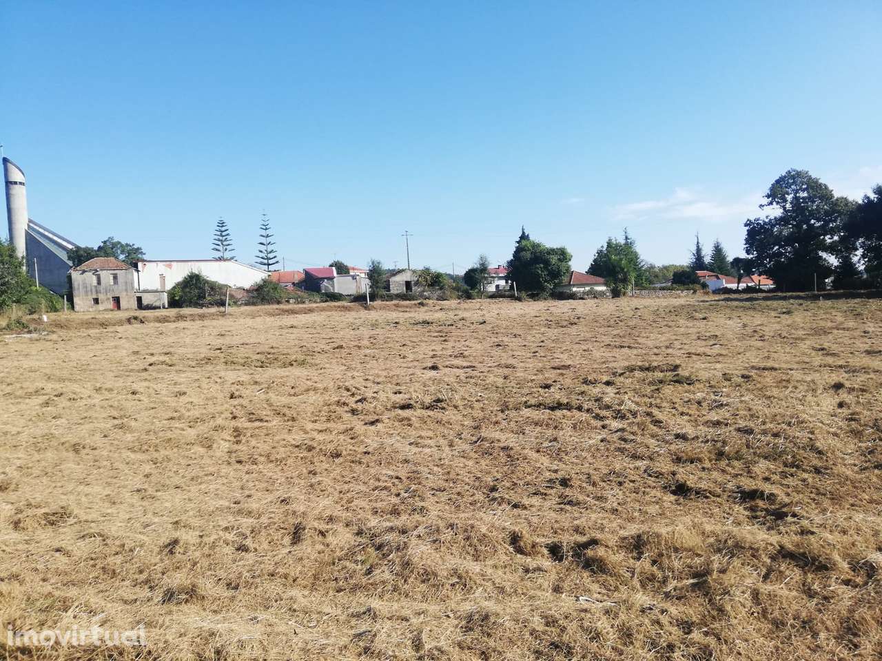 VENDE-SE TERRENO PARA CONSTRUÇÃO - Grande imagem: 2/6