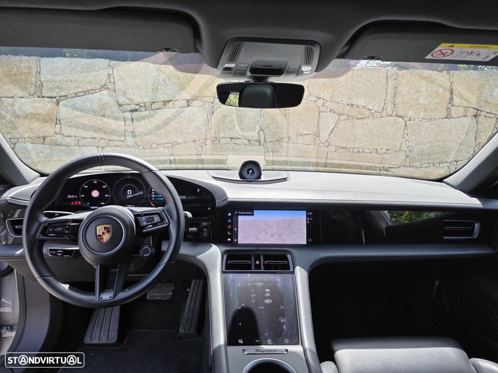 Porsche Taycan Sport Turismo - 24