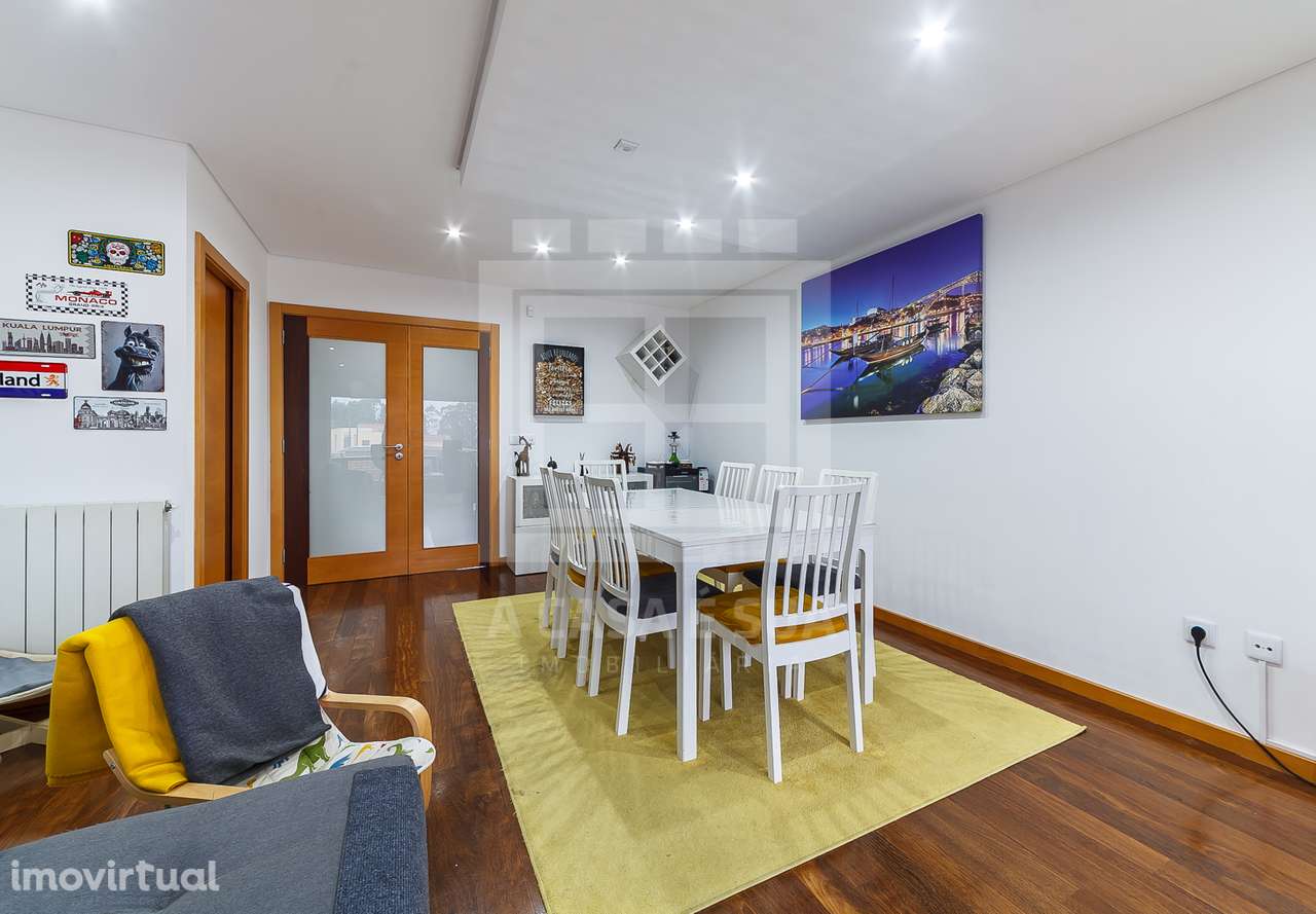 Moradia T4+1 em condomínio fechado com piscina perto dos Carvalhos - Grande imagem: 4/49