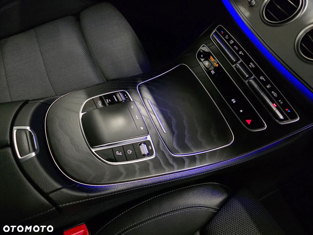 Mercedes-Benz Klasa E 300 de 4-Matic Exclusive - 21