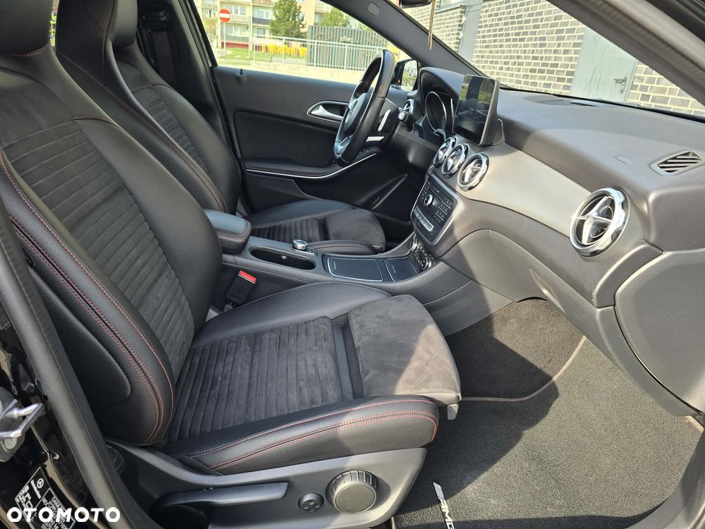 Mercedes-Benz GLA 200 7G-DCT AMG Line - 22