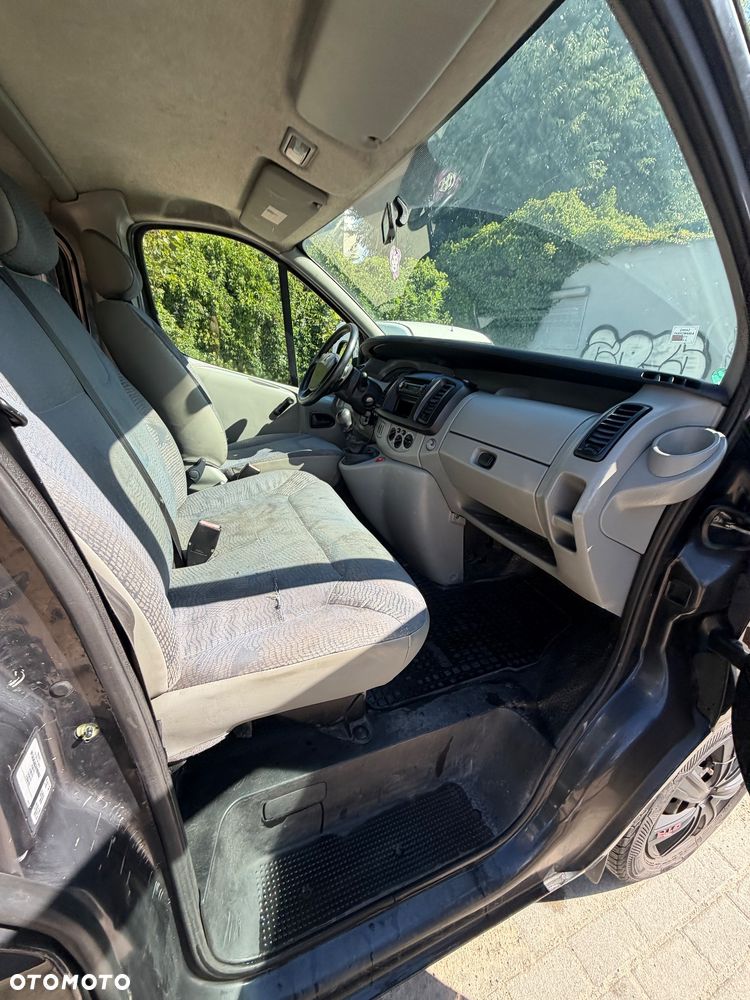 Renault Trafic Passenger - 15