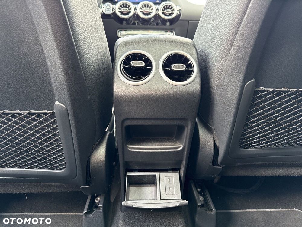 Mercedes-Benz GLA - 26