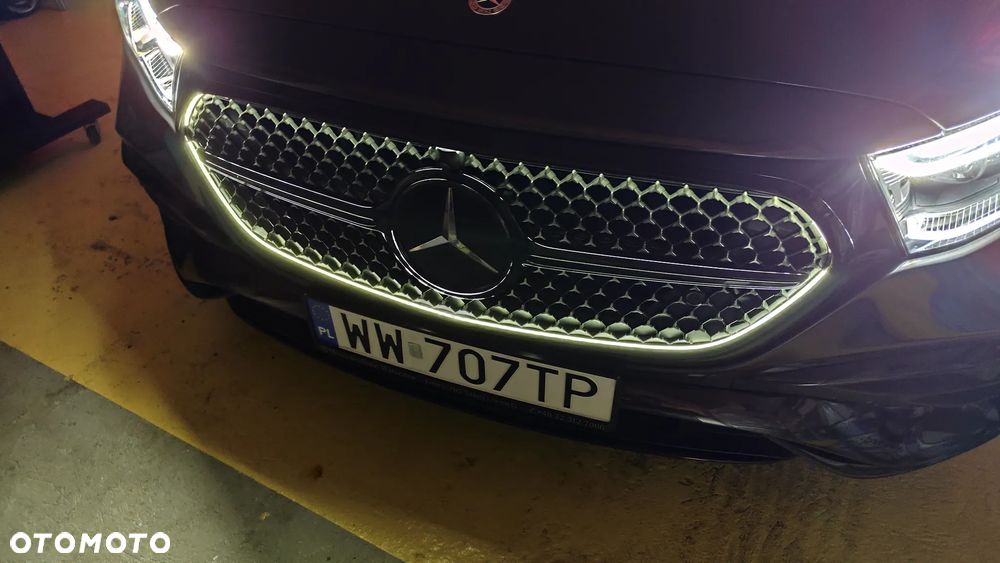 Mercedes-Benz Klasa E 220 d mHEV AMG 9G-Tronic - 23