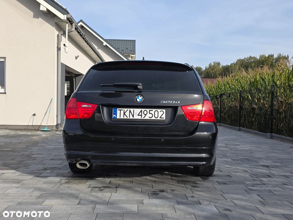 BMW Seria 3 320d DPF Touring - 4