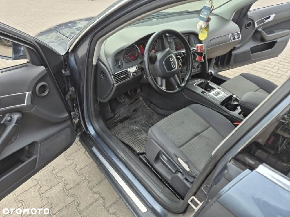 Audi A6 Limousine 2.4 - 8