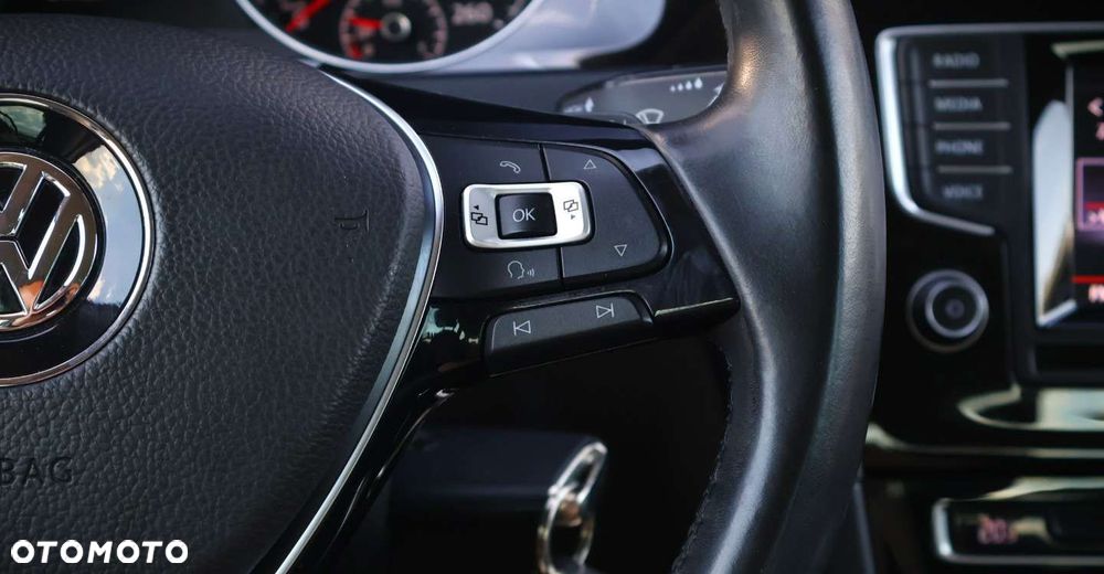 Volkswagen Golf - 26