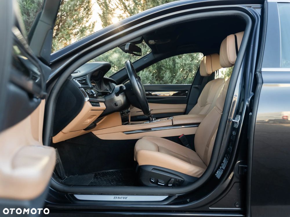 BMW Seria 7 740d xDrive - 12