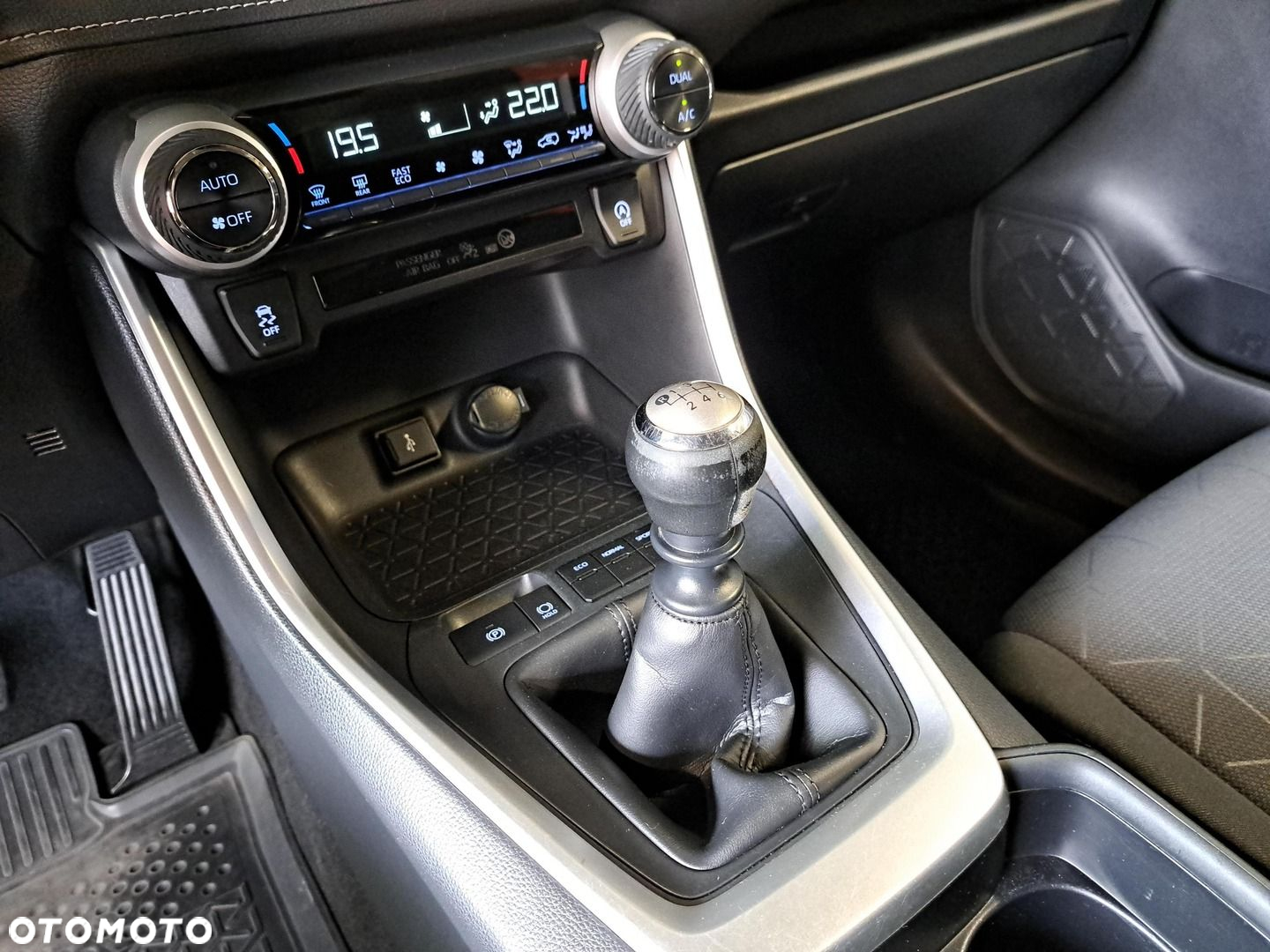 Toyota RAV4 2.0 Comfort 4x2 - 24