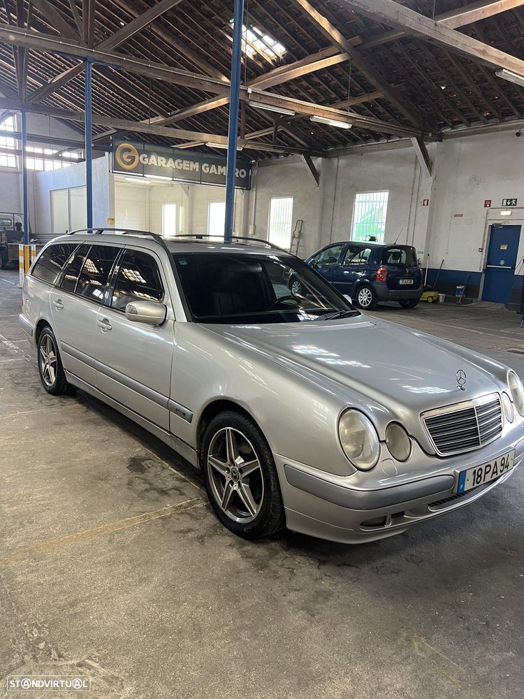 Mercedes-Benz E 220 - 1