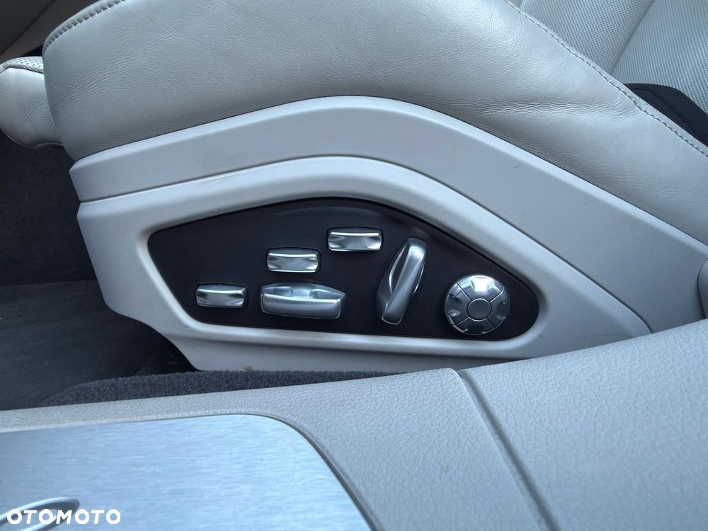Porsche Panamera Turbo - 34