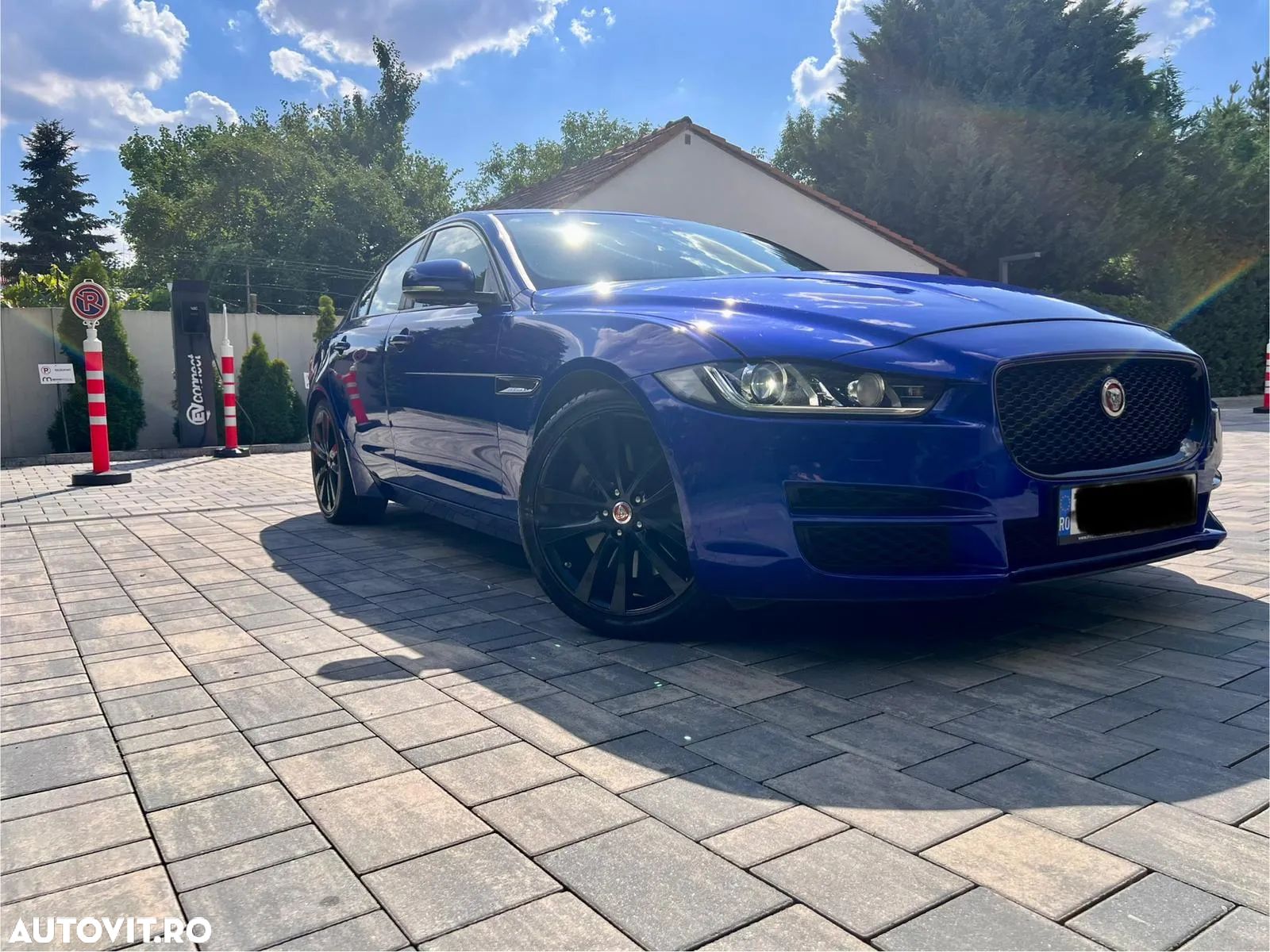 Jaguar XE - 1
