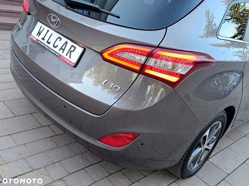 Hyundai i30 blue Kombi 1.6 CRDi Passion - 23