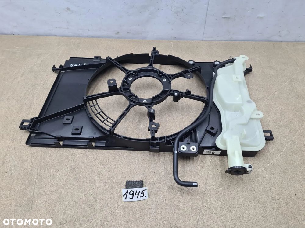 Toyota Yaris 4 IV 16711-K0060 obudowa wentylatora ze zbiorniczkiem wyrównawczym - 7
