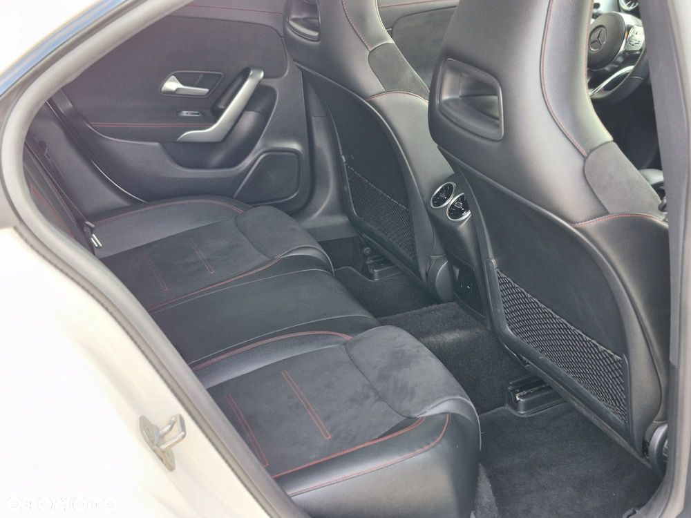 Mercedes-Benz CLA 200 AMG Line 7G-DCT - 17