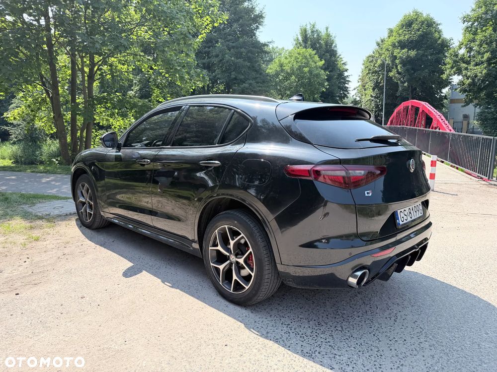 Alfa Romeo Stelvio 2.0 Turbo 16V AT8-Q4 Lusso Ti - 4