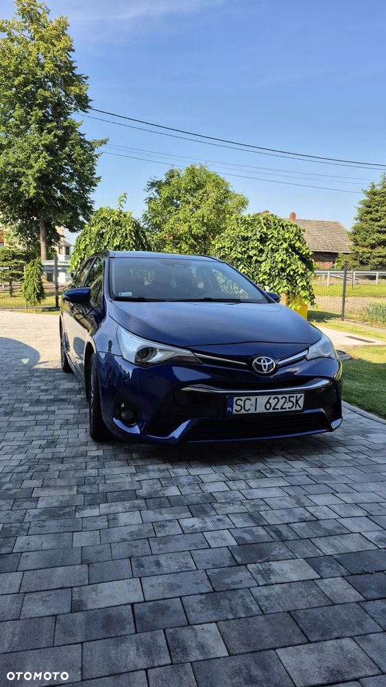 Toyota Avensis 2.0 D-4D Premium - 2