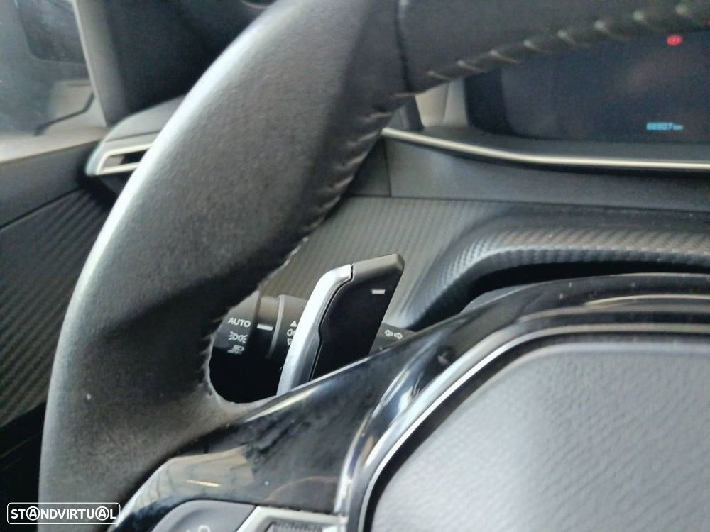 Peugeot 2008 1.5 BlueHDi Allure Pack EAT8 - 14