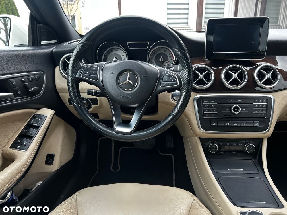 Mercedes-Benz CLA 250 7G-DCT - 9