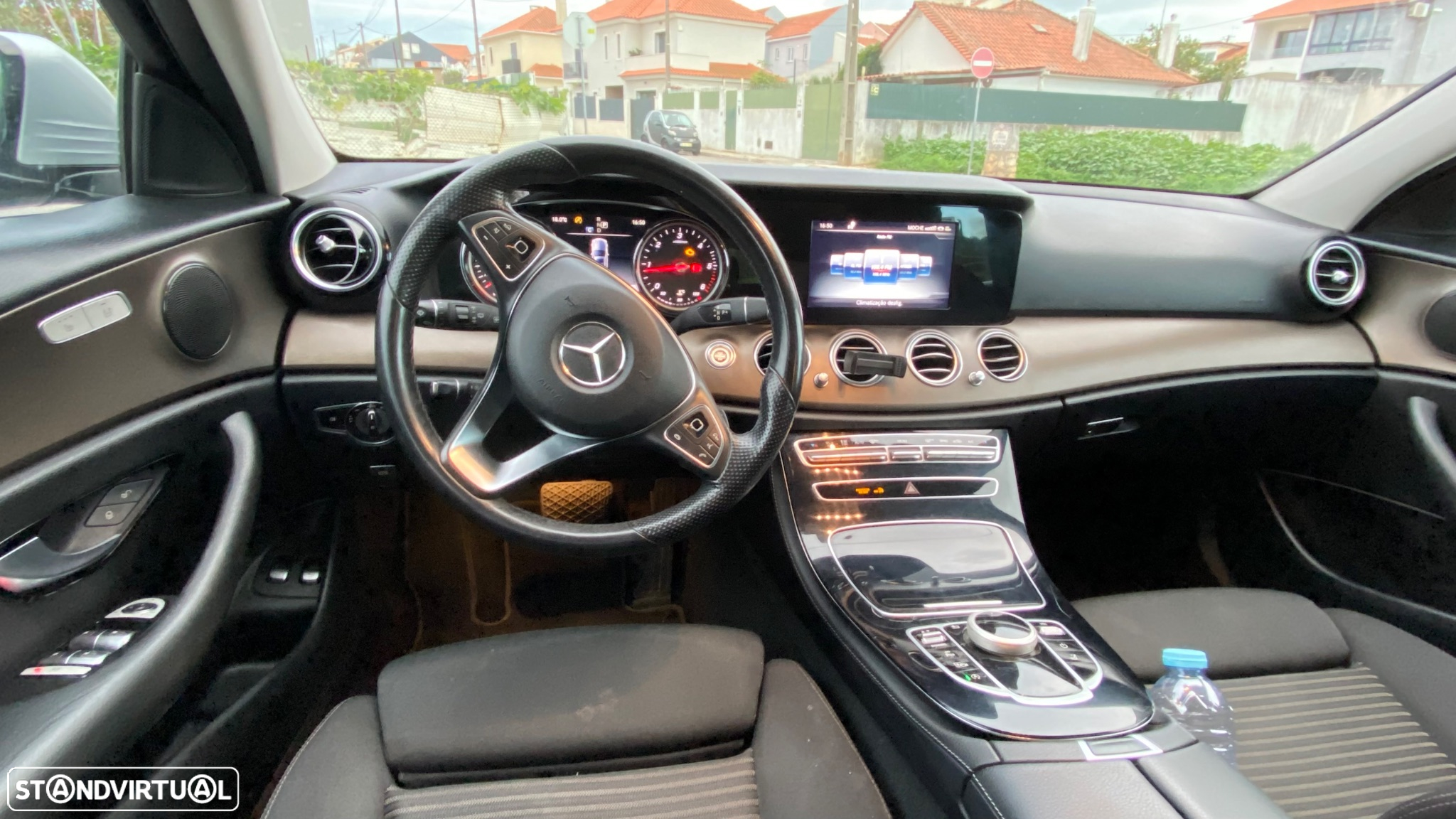 Mercedes-Benz E 220 d T 9G-TRONIC Avantgarde - 22
