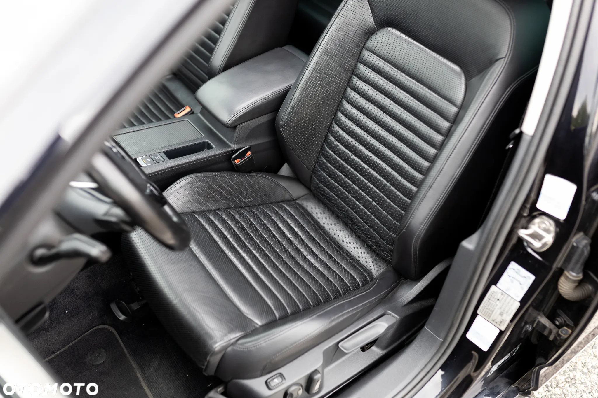 Volkswagen Passat - 14