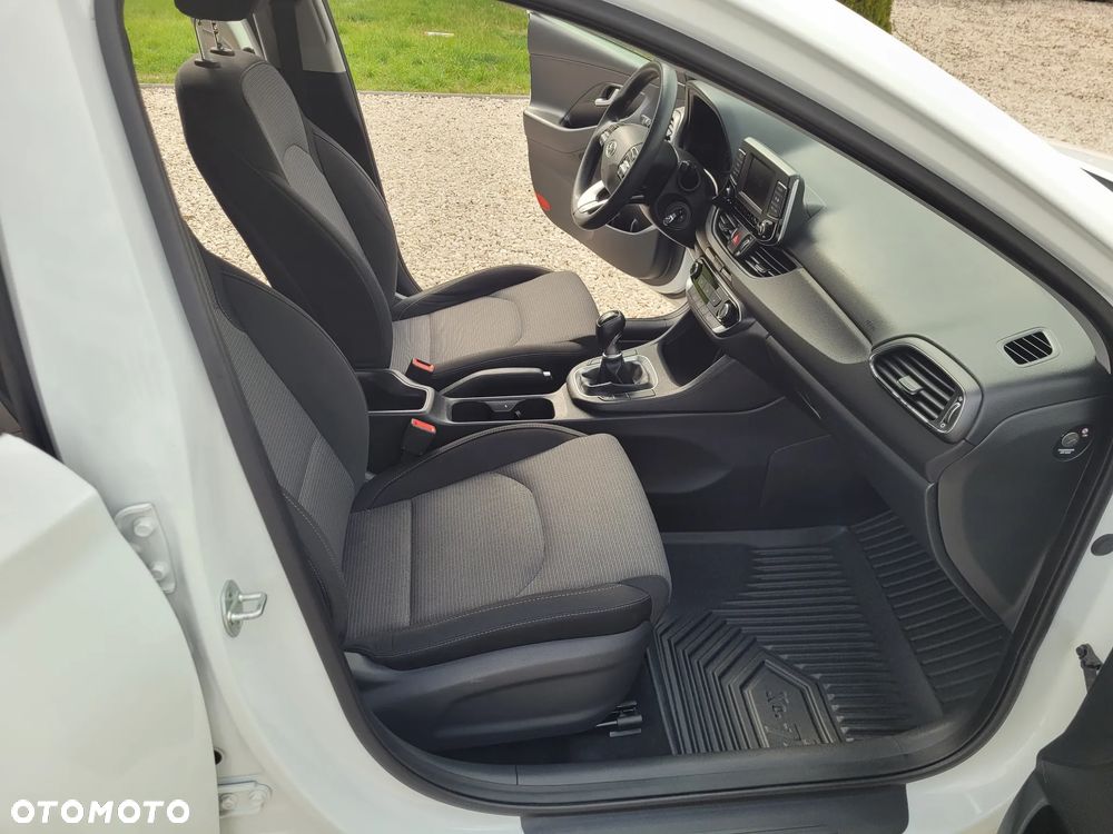 Hyundai i30 1.4 Family - 28