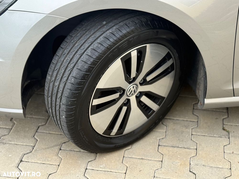 Volkswagen e-Golf - 16