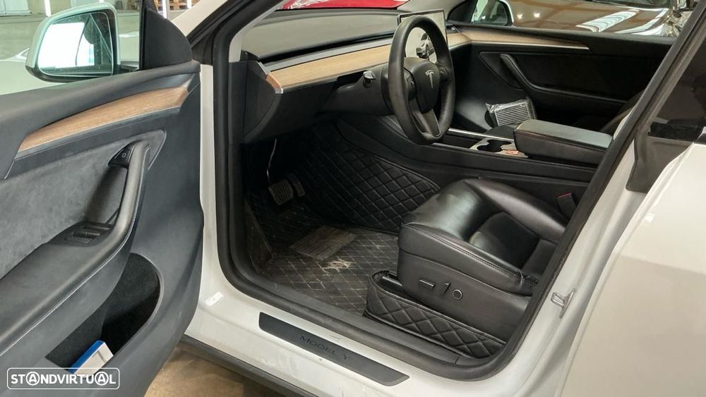 Tesla Model Y Long Range Dual Motor AWD - 6