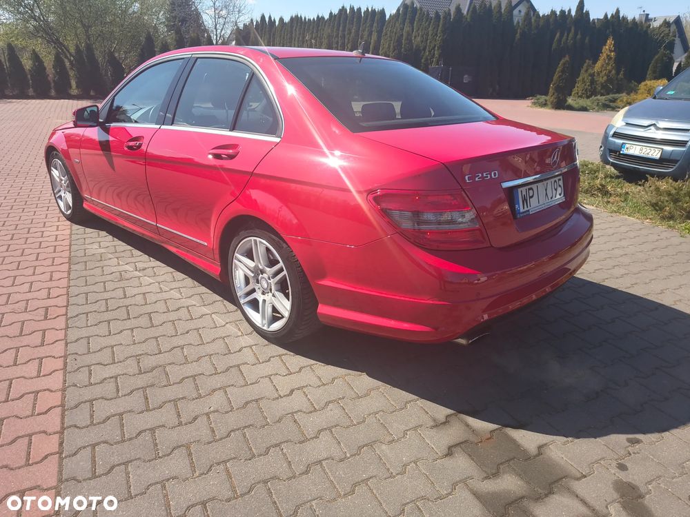 Mercedes-Benz Klasa C 250 CGI BlueEff Avantgarde - 36