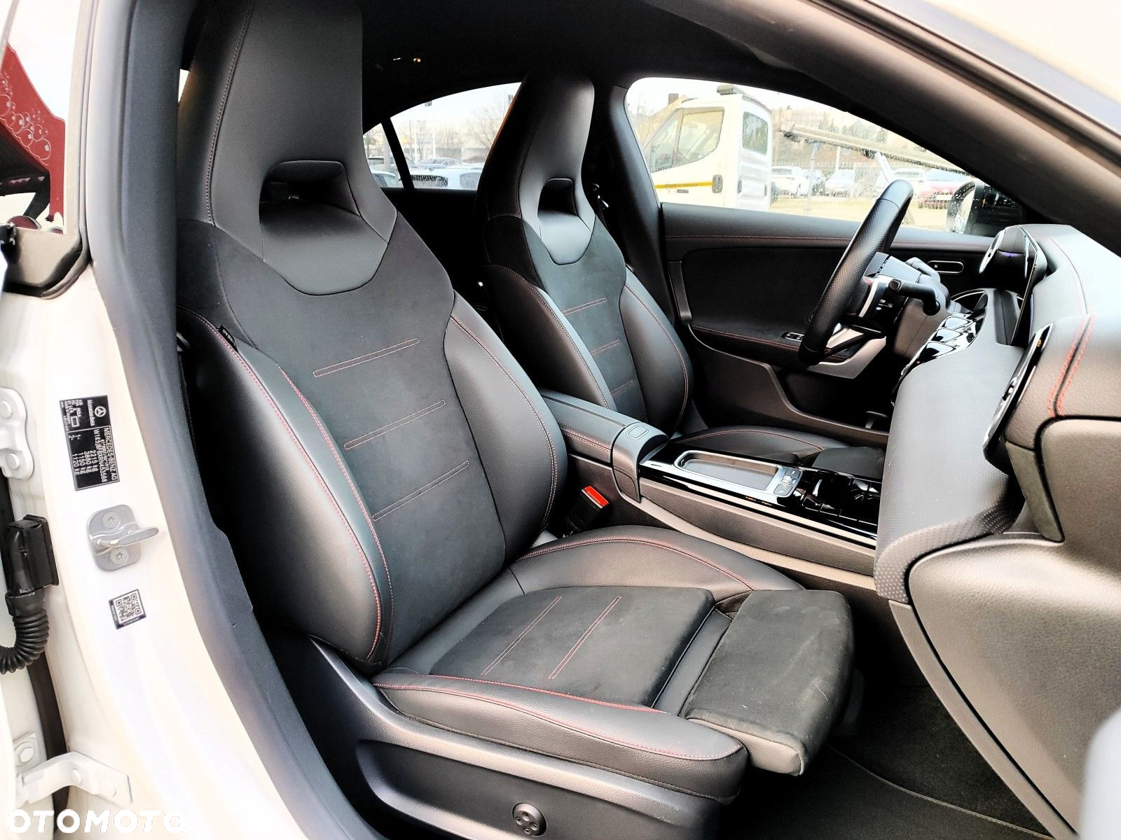 Mercedes-Benz CLA - 12