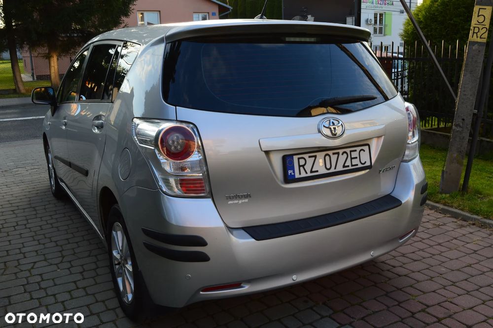 Toyota Verso 1.8 Premium 7os - 12