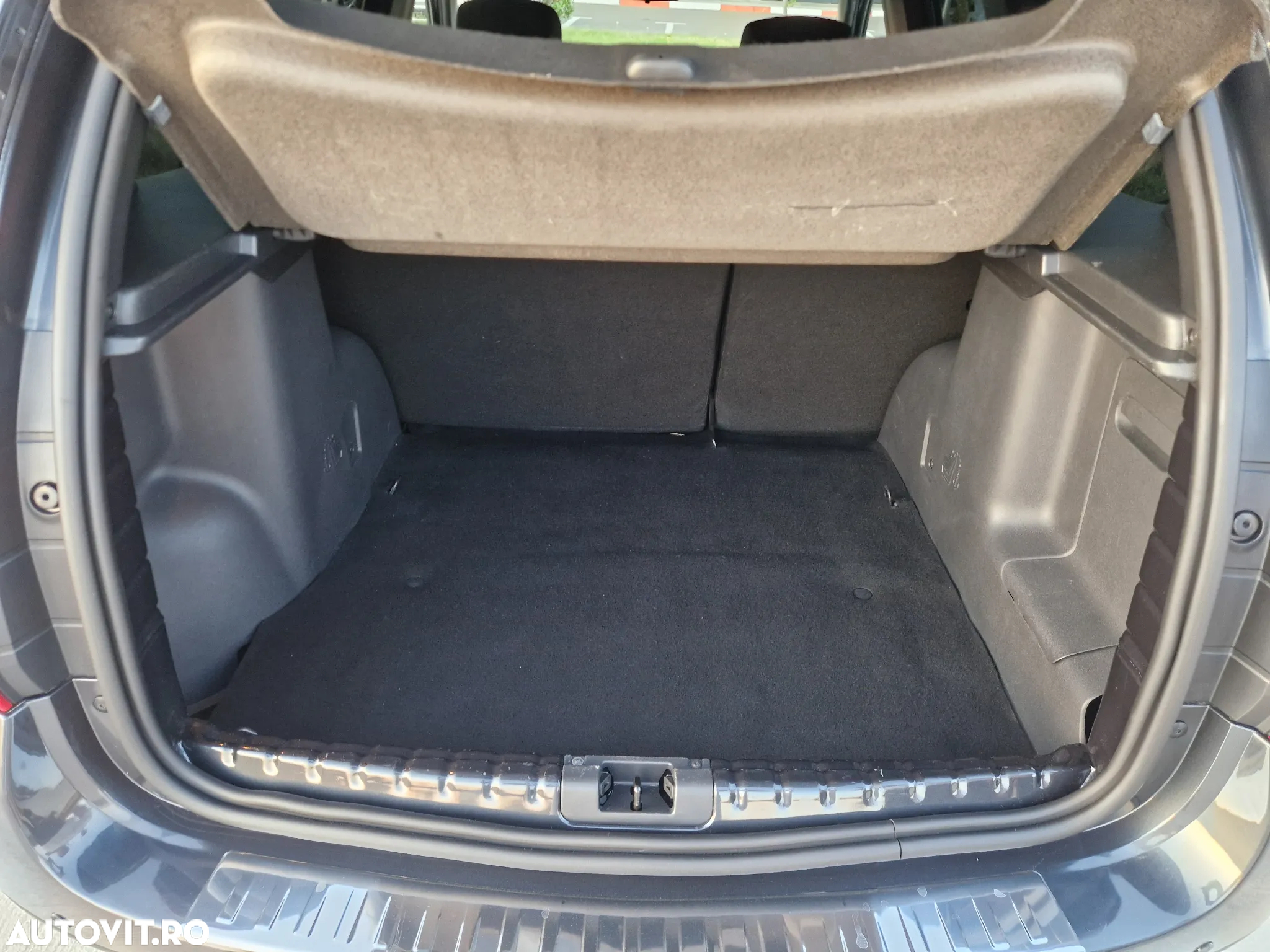 Dacia Duster 1.5 dCi 4x2 Laureate - 14