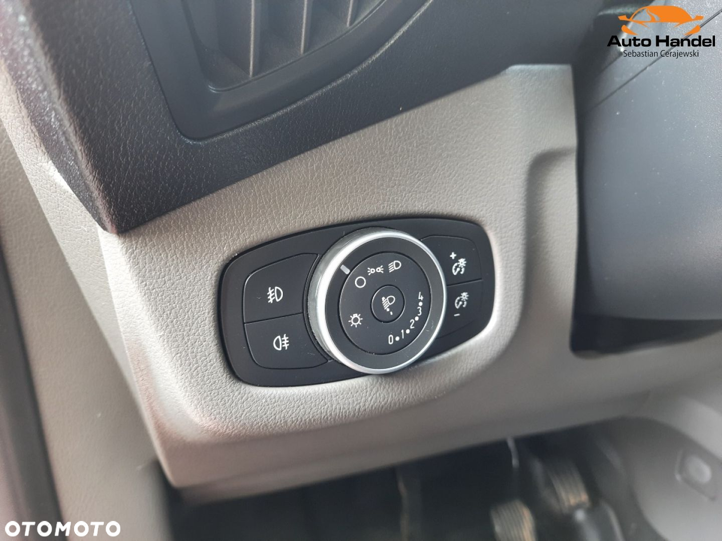 Ford Transit Connect - 32