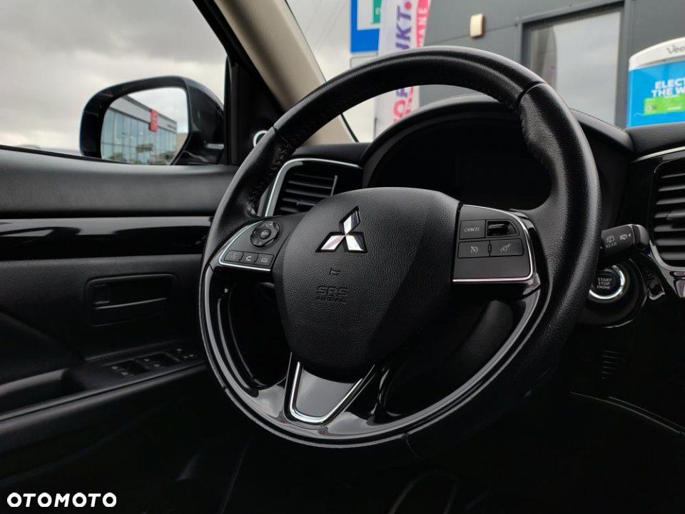 Mitsubishi Outlander - 11