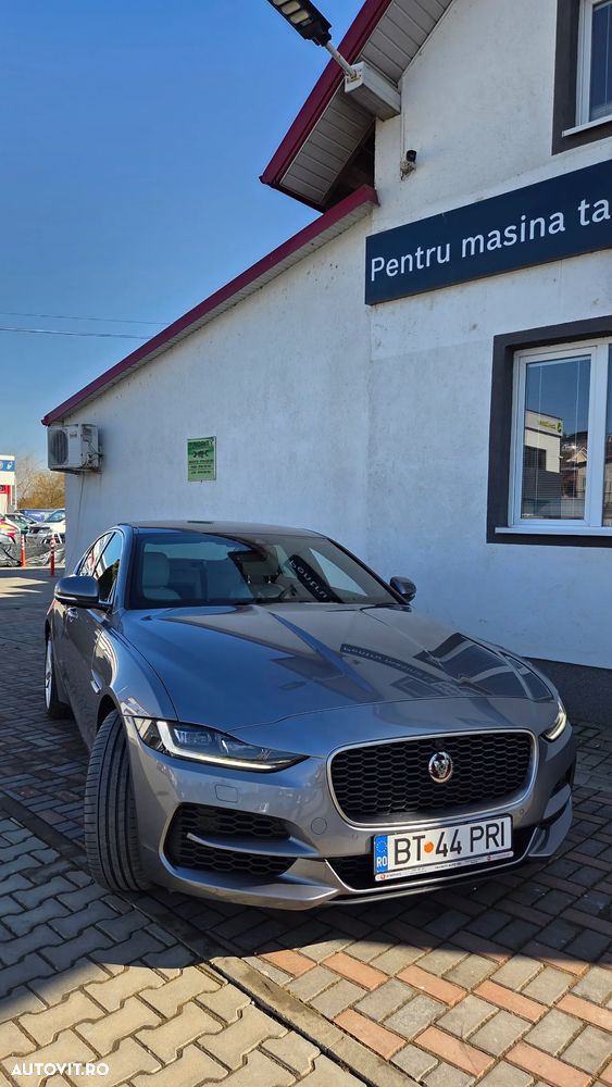Jaguar XE - 10