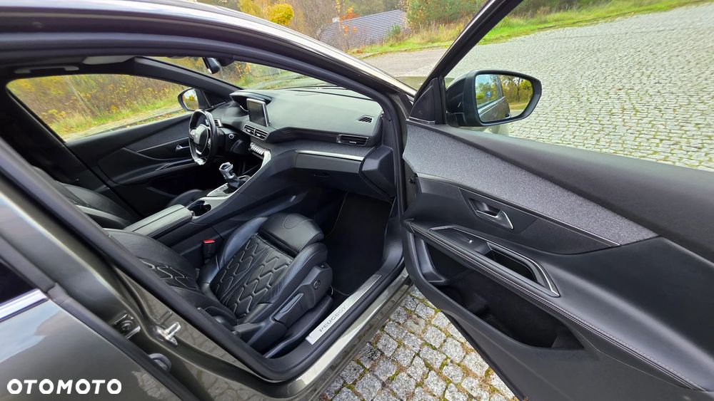 Peugeot 5008 ver-1-5-bluehdi-gt-s-s - 12