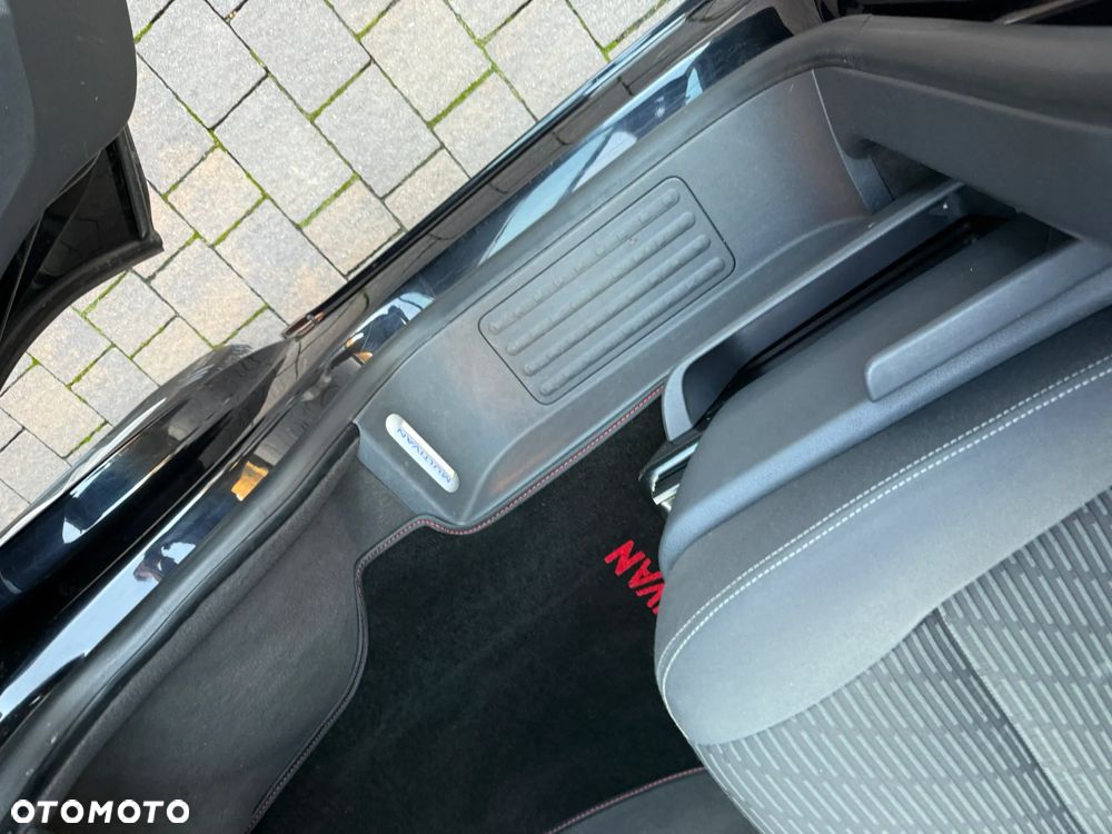 Volkswagen Multivan - 21