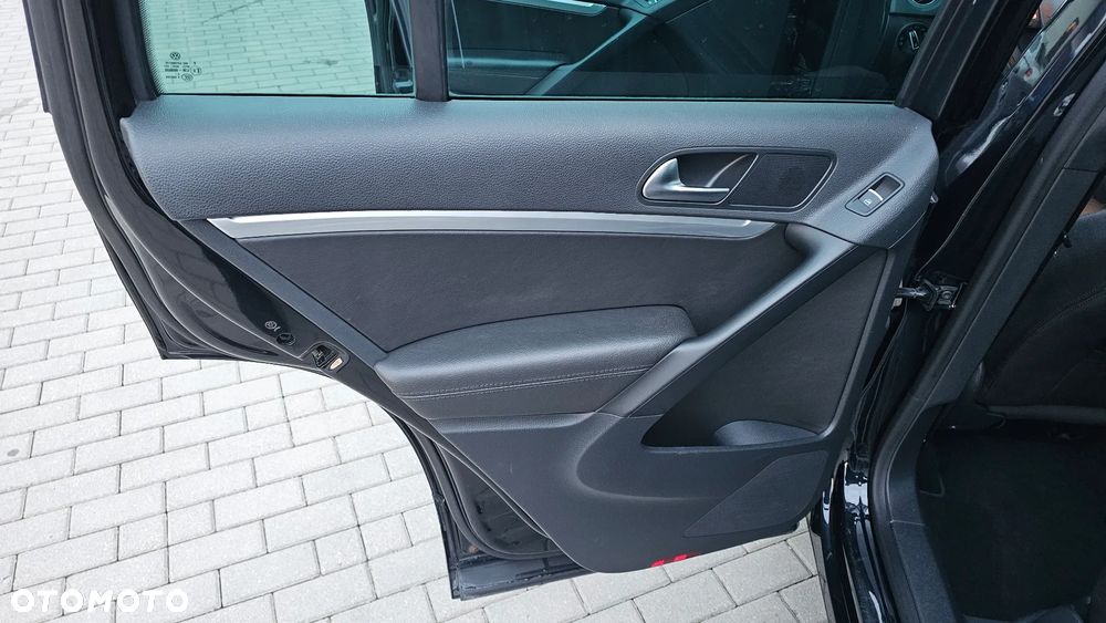 Volkswagen Tiguan 2.0 TDI 4Mot Perfectline R-Style DSG - 14