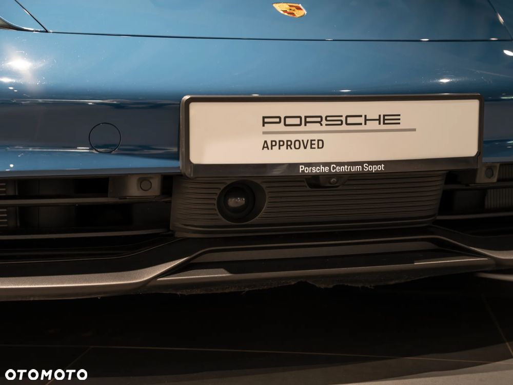 Porsche Taycan - 17