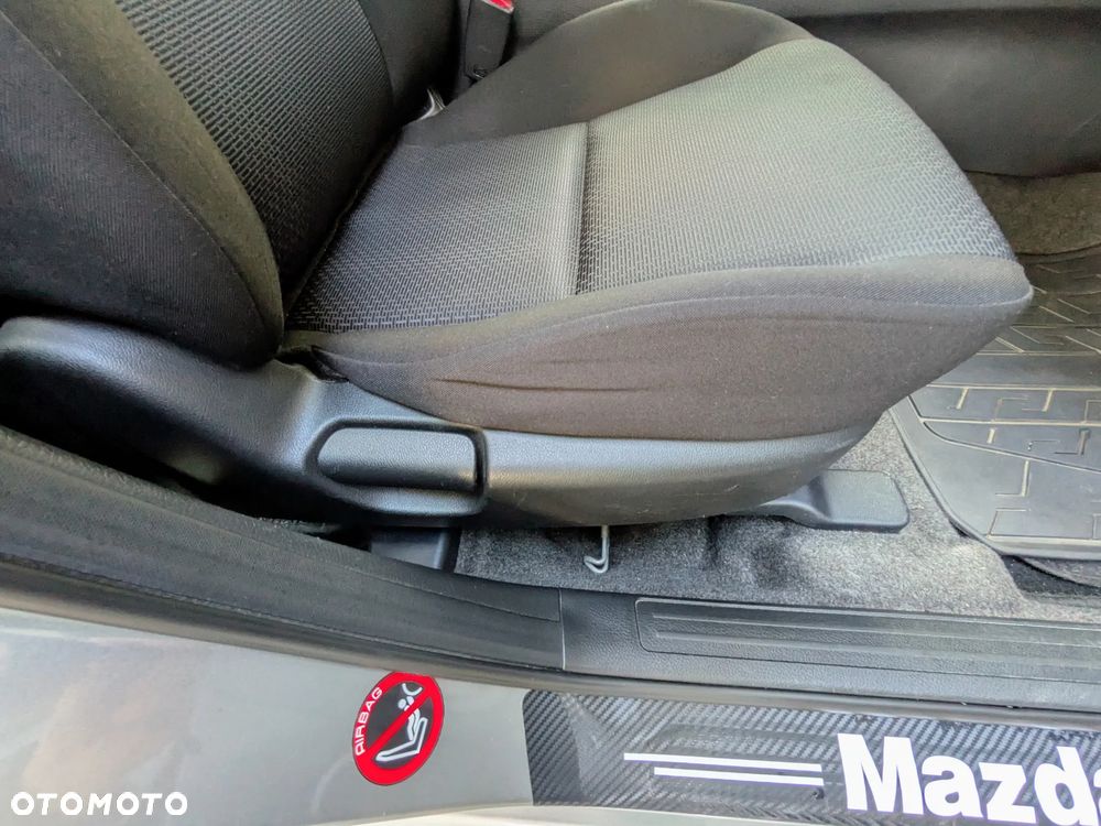 Mazda 3 1.6 Active + - 24