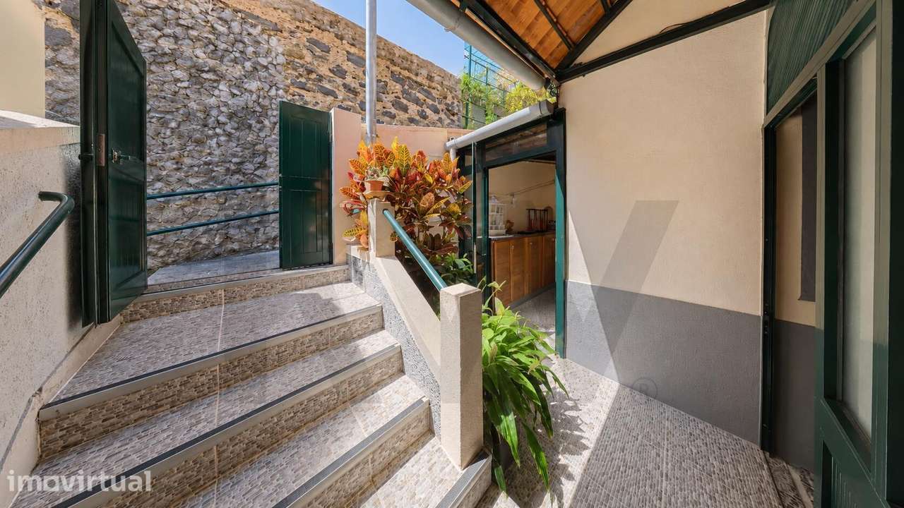 Moradia T4+1 com Potencial de Investimento no Lazareto, Funchal - Grande imagem: 4/34