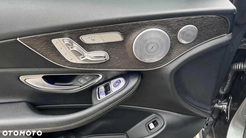 Mercedes-Benz Klasa C 300 4Matic 9G-TRONIC AMG Line Plus - 21