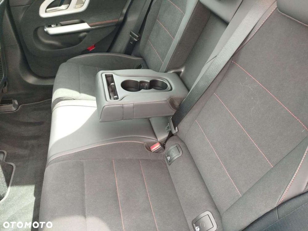 Mercedes-Benz CLA - 25