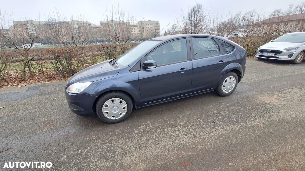 Ford Focus 1.4i Trend - 12