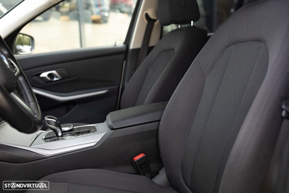 BMW 320 d Aut. Sport Line - 43