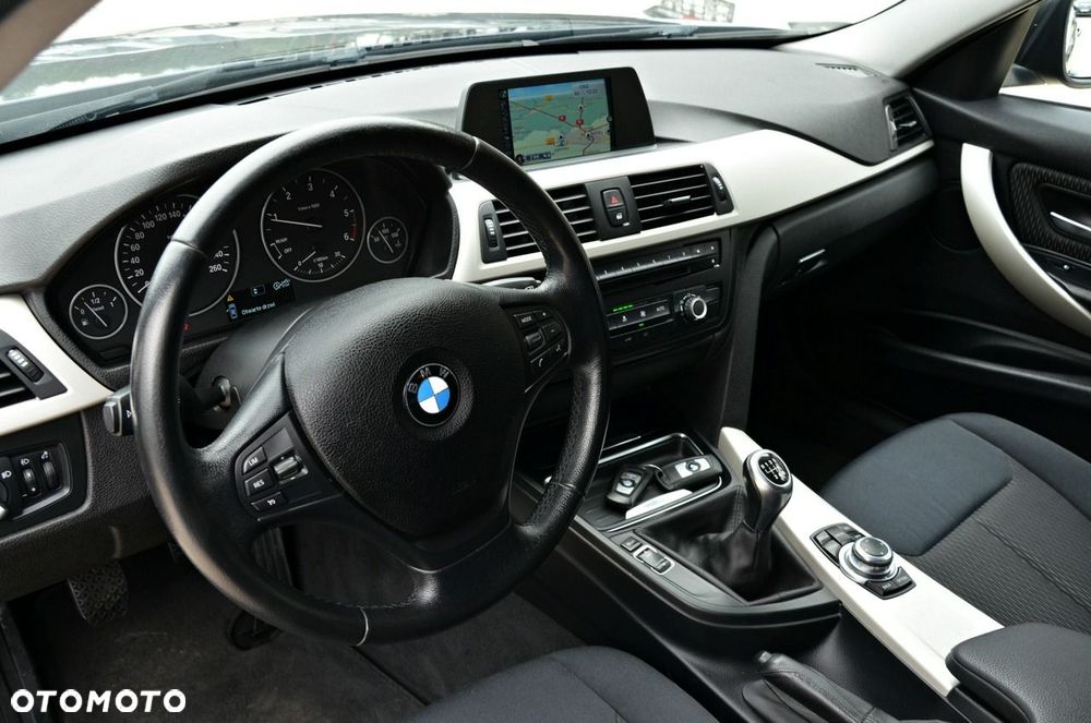 BMW Seria 3 318d Blue Performance Sport Line - 29