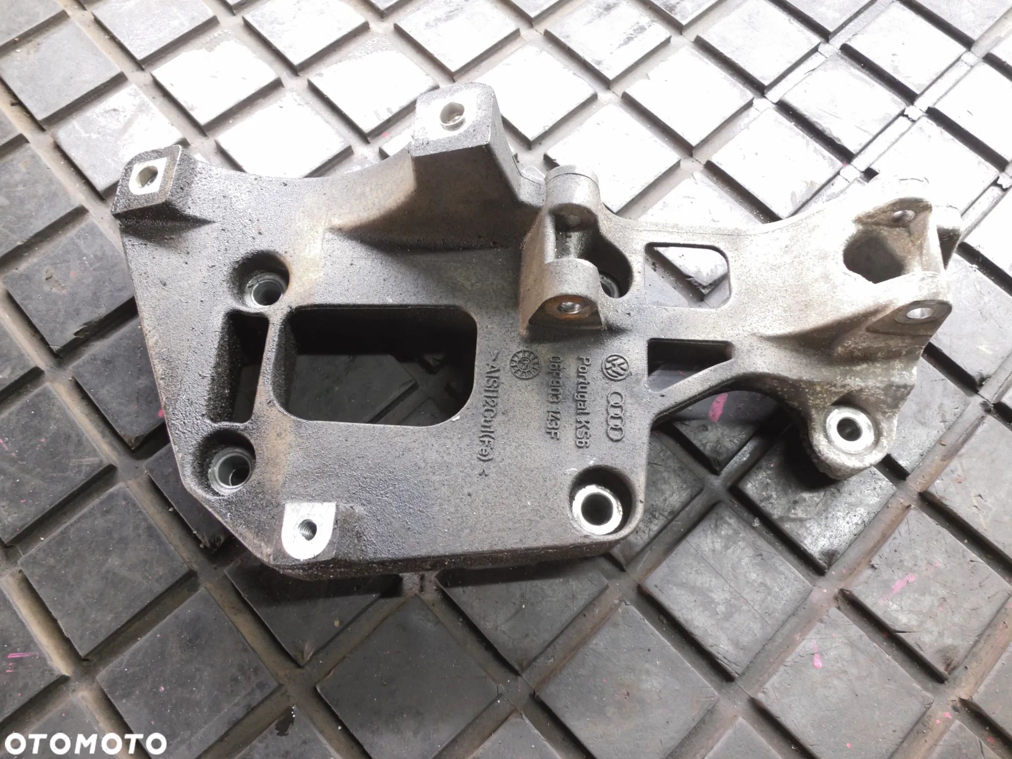 VW GOLF 6 VI 1.6 8V MPI BSE ŁAPA WSPORNIK SILNIKA PASSAT B6 2.0 FSI 06F903143F - 1