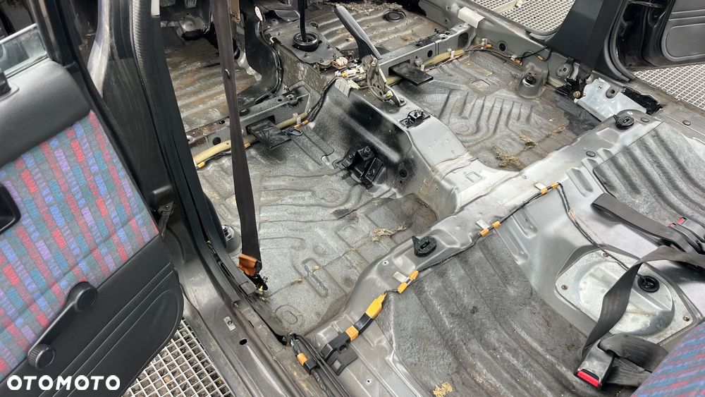 Mazda 323 1.7 D LX - 21